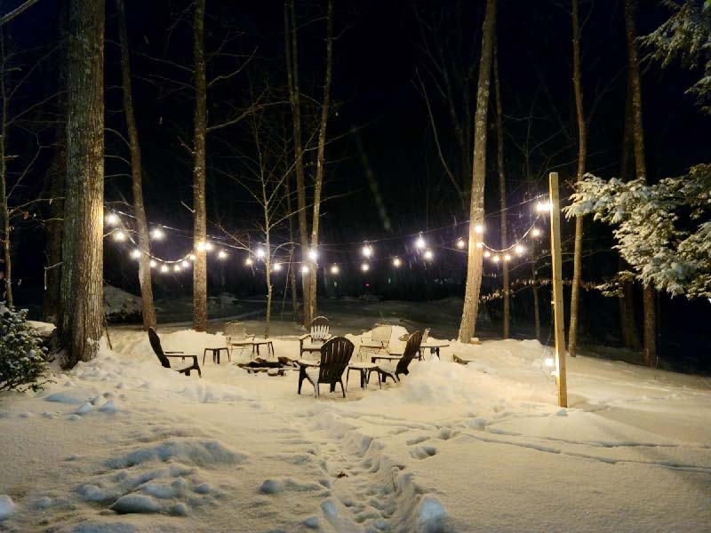 winter-sceen-with-festoon-lighting